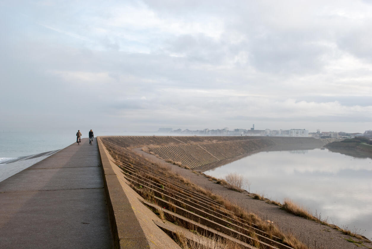 Digue du canal exutoire Dunkerque